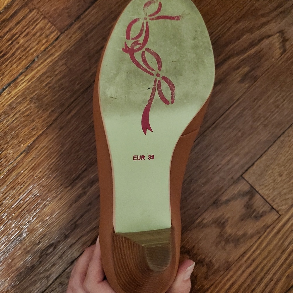 SOLD- Brown pumps - Picture 3 of 3